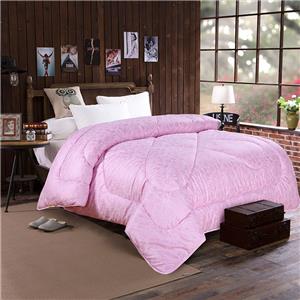Розовое зимнее одеяло с цветной печатью